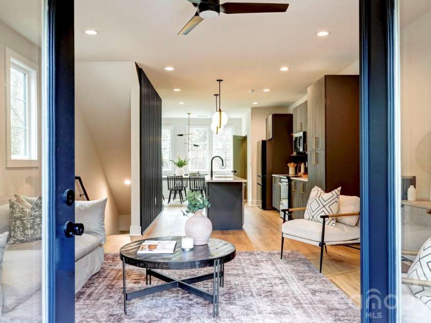 1314 Carolyn Drive, Charlotte, NC 28205.  MLS# CAR4358315, YatesRealty ID 17276. 