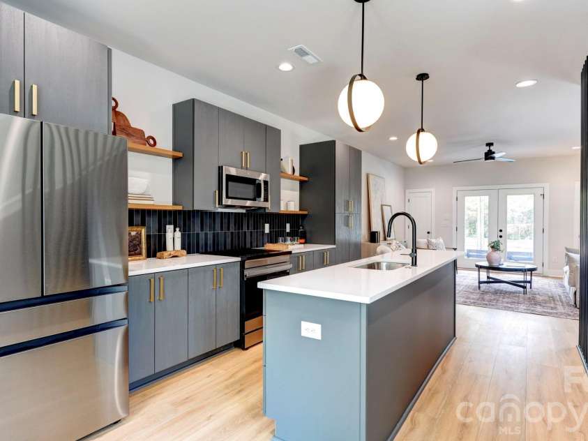 1314 Carolyn Drive, Charlotte, NC 28205.  MLS# CAR4358315, YatesRealty ID 17276. 