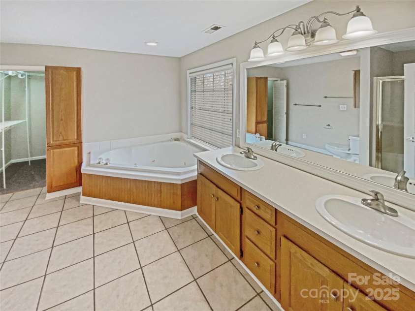 670 Sherwood Place, Mooresville, NC 28115.  MLS# CAR4235395, YatesRealty ID 17276. 