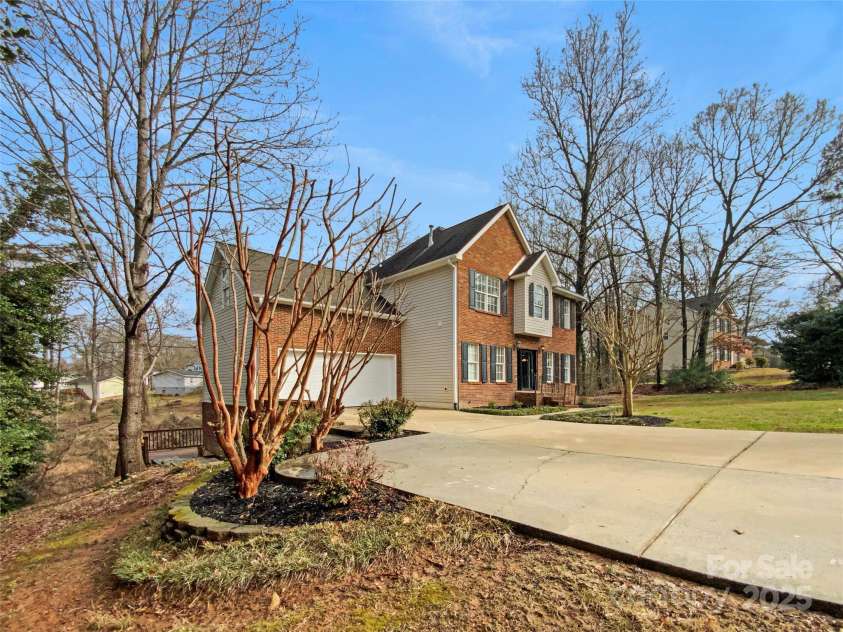 670 Sherwood Place, Mooresville, NC 28115.  MLS# CAR4235395, YatesRealty ID 17276. 