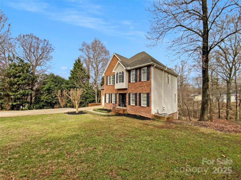 670 Sherwood Place, Mooresville, NC 28115.  MLS# CAR4235395, YatesRealty ID 17276. 