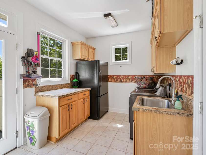 105 Spring Path, Hendersonville, NC 28739.  MLS# CAR4256171, YatesRealty ID 17277. 1st Floor Laundry/Utility room