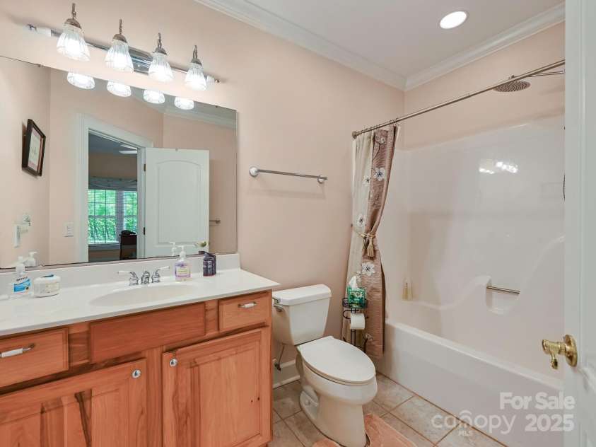105 Spring Path, Hendersonville, NC 28739.  MLS# CAR4256171, YatesRealty ID 17277. Adjoining lower level guest room bath