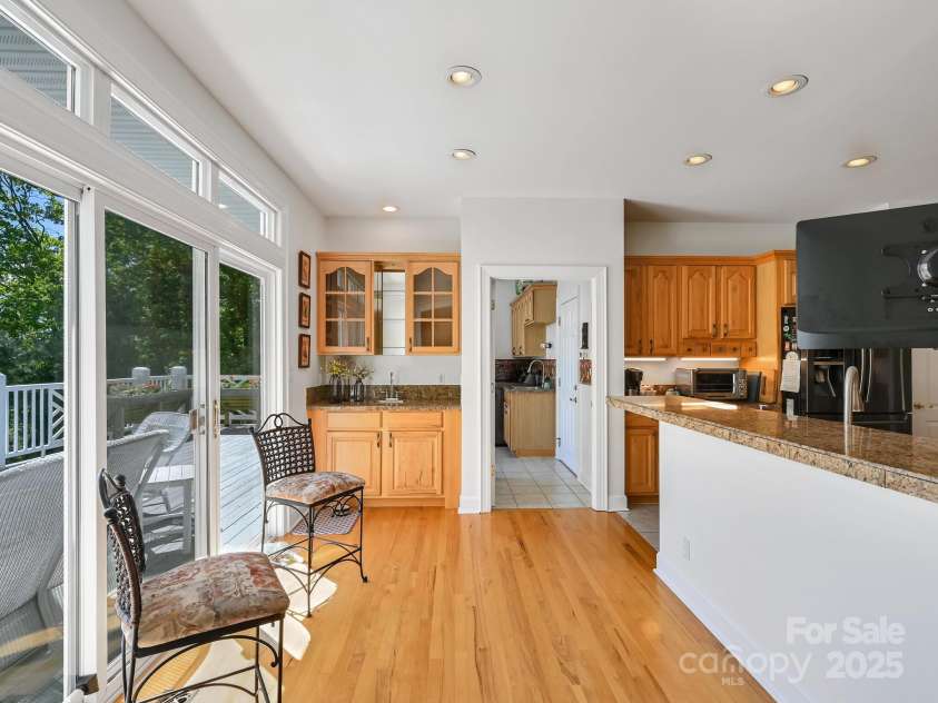 105 Spring Path, Hendersonville, NC 28739.  MLS# CAR4256171, YatesRealty ID 17277. Breakfast room with wet bar