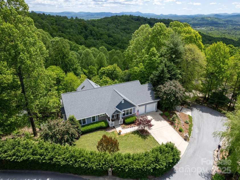 105 Spring Path, Hendersonville, NC 28739.  MLS# CAR4256171, YatesRealty ID 17277. Front Hedge borders Rowland