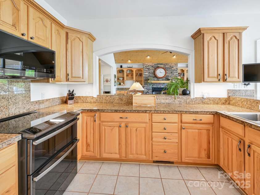 105 Spring Path, Hendersonville, NC 28739.  MLS# CAR4256171, YatesRealty ID 17277. Great cupboard and working space