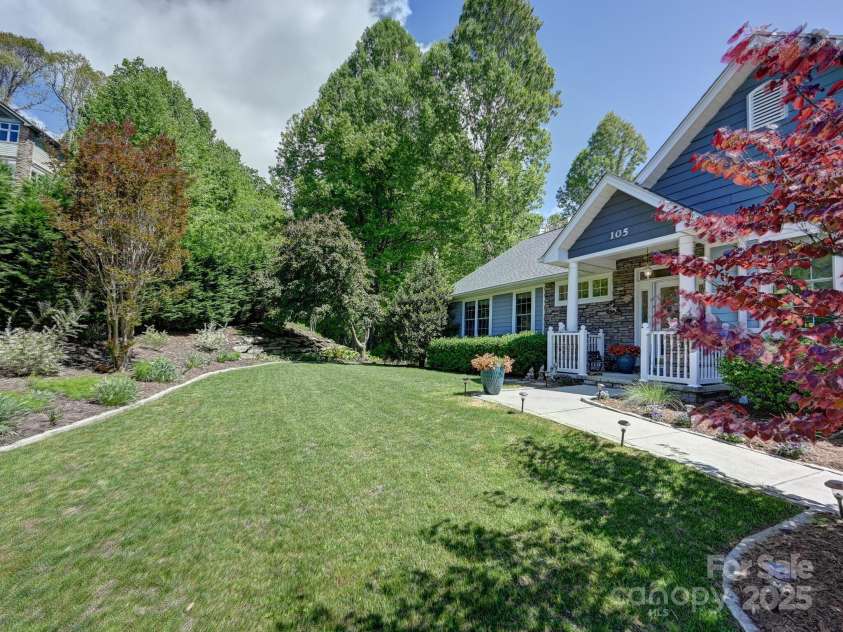 105 Spring Path, Hendersonville, NC 28739.  MLS# CAR4256171, YatesRealty ID 17277. Level front yard