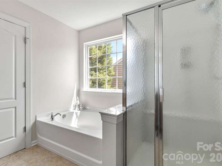 1419 Ridge Haven Road, Waxhaw, NC 28173.  MLS# CAR4370985, YatesRealty ID 17277. Primary Bath