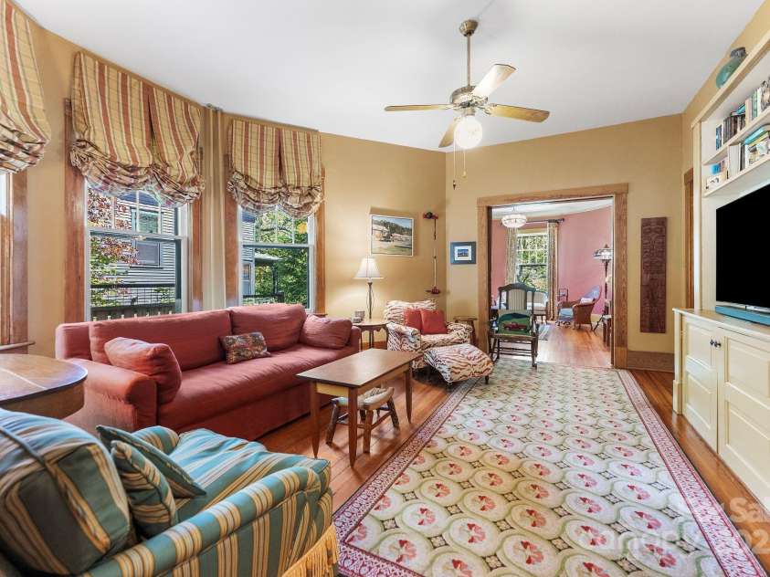 156 Cumberland Avenue, Asheville, NC 28801.  MLS# CAR4240356, YatesRealty ID 17278. Comfortable Den