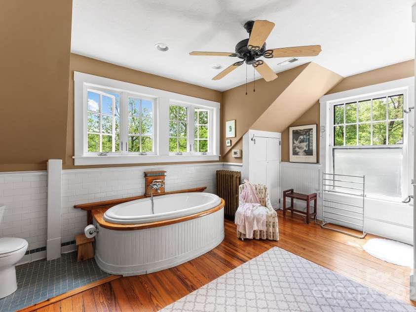 156 Cumberland Avenue, Asheville, NC 28801.  MLS# CAR4240356, YatesRealty ID 17278. Gorgeous Windows & Deep Tub