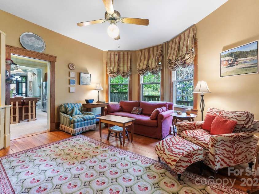 156 Cumberland Avenue, Asheville, NC 28801.  MLS# CAR4240356, YatesRealty ID 17278. Great Flow from Room to Room