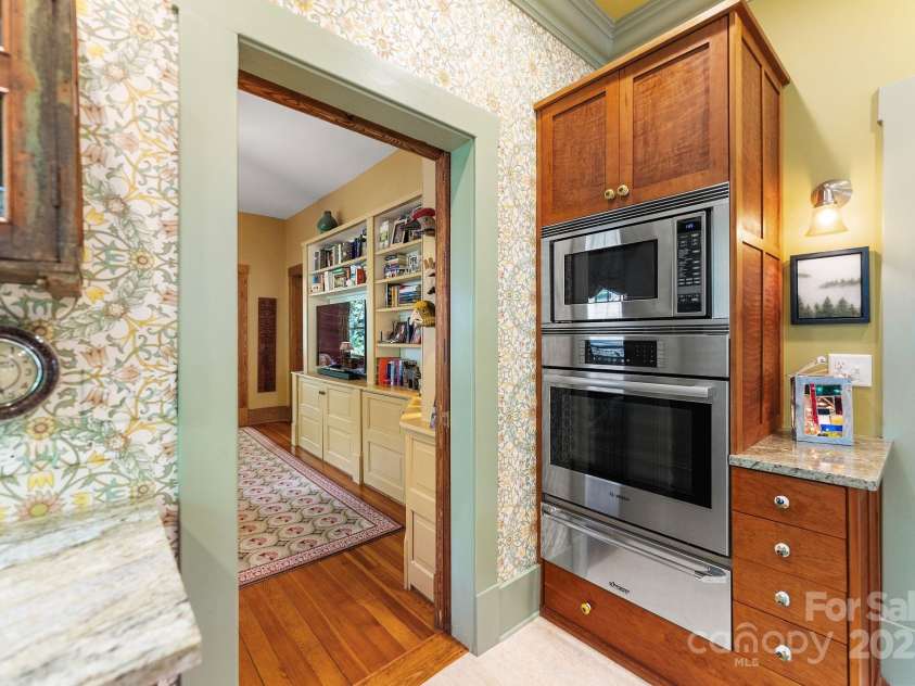 156 Cumberland Avenue, Asheville, NC 28801.  MLS# CAR4240356, YatesRealty ID 17278. Premier Appliances