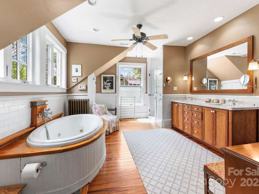 156 Cumberland Avenue, Asheville, NC 28801.  MLS# CAR4240356, YatesRealty ID 17278. Primary Full Bath