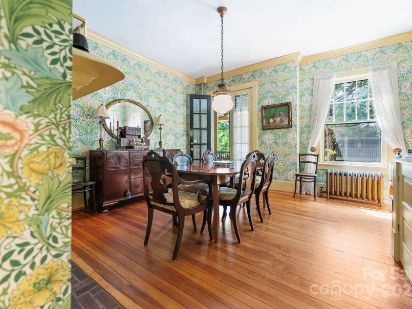 156 Cumberland Avenue, Asheville, NC 28801.  MLS# CAR4240356, YatesRealty ID 17278. Soft & Formal Dining