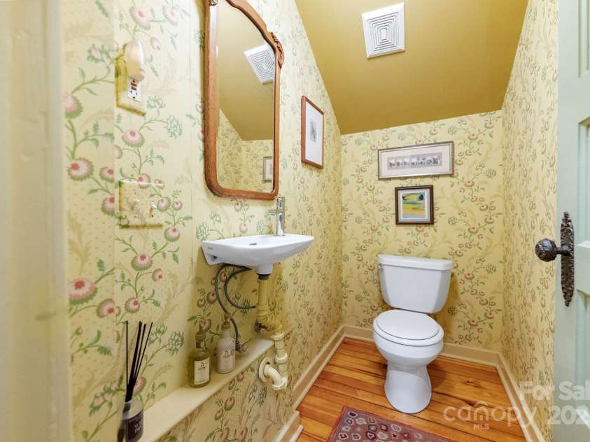 156 Cumberland Avenue, Asheville, NC 28801.  MLS# CAR4240356, YatesRealty ID 17278. The Half Bath on Main