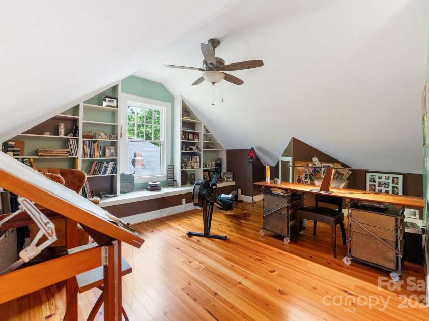 156 Cumberland Avenue, Asheville, NC 28801.  MLS# CAR4240356, YatesRealty ID 17278. Third Floor - Flex space
