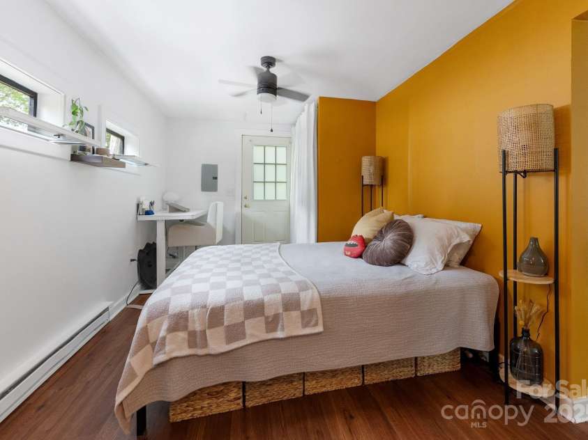 156 Cumberland Avenue, Asheville, NC 28801.  MLS# CAR4240356, YatesRealty ID 17278. Unit B