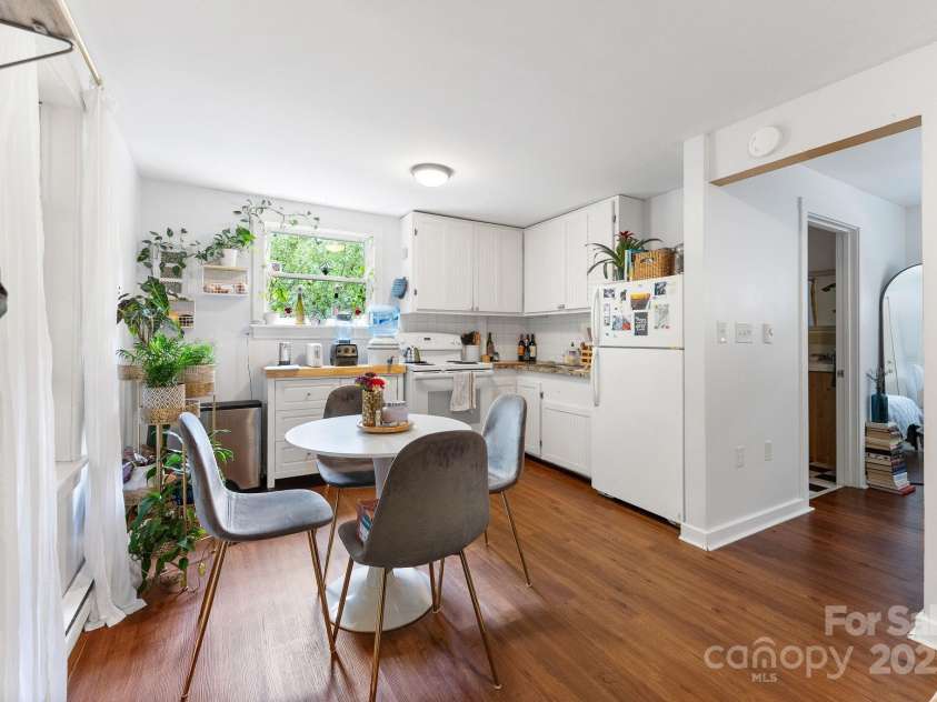 156 Cumberland Avenue, Asheville, NC 28801.  MLS# CAR4240356, YatesRealty ID 17278. Unit B