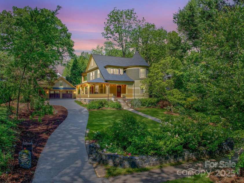 156 Cumberland Avenue, Asheville, NC 28801.  MLS# CAR4240356, YatesRealty ID 17278. WELCOME TO MONTFORD