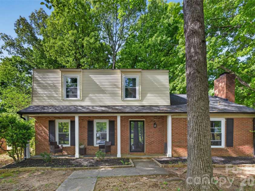 5200 Barrington Drive, Charlotte, NC 28215.  MLS# CAR4369959, YatesRealty ID 17278. 