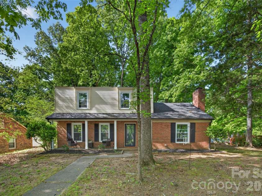 5200 Barrington Drive, Charlotte, NC 28215.  MLS# CAR4369959, YatesRealty ID 17278. 