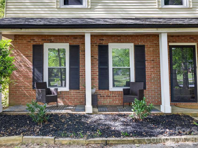 5200 Barrington Drive, Charlotte, NC 28215.  MLS# CAR4369959, YatesRealty ID 17278. 