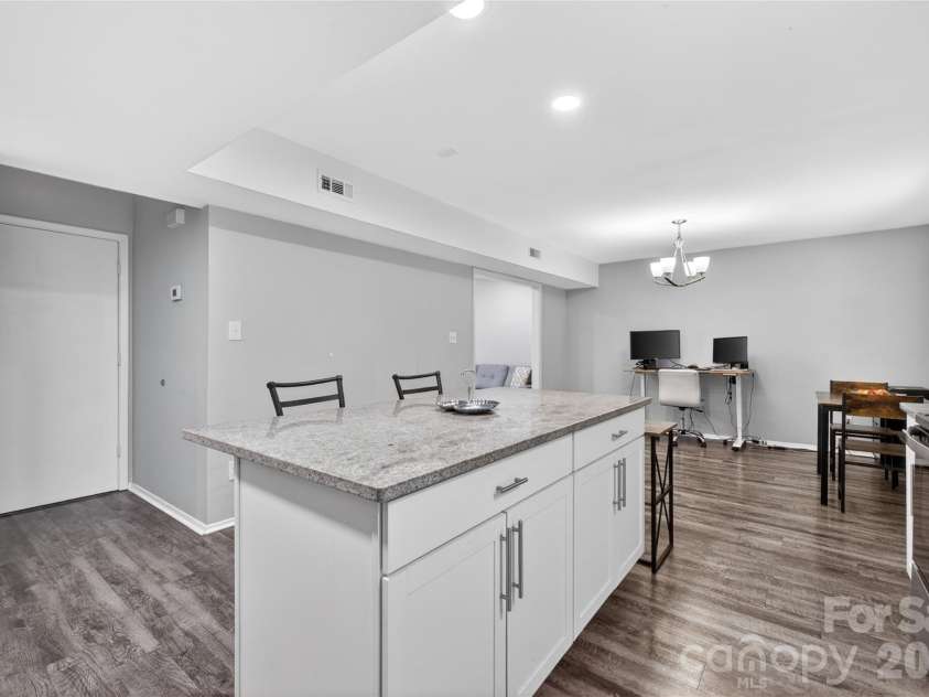 5200 Barrington Drive, Charlotte, NC 28215.  MLS# CAR4369959, YatesRealty ID 17278. 