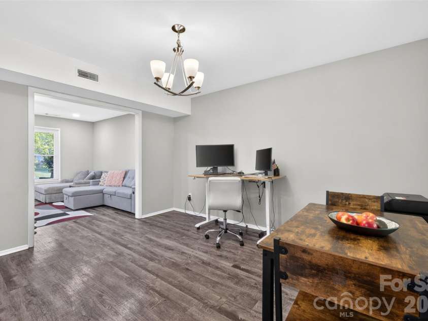 5200 Barrington Drive, Charlotte, NC 28215.  MLS# CAR4369959, YatesRealty ID 17278. 