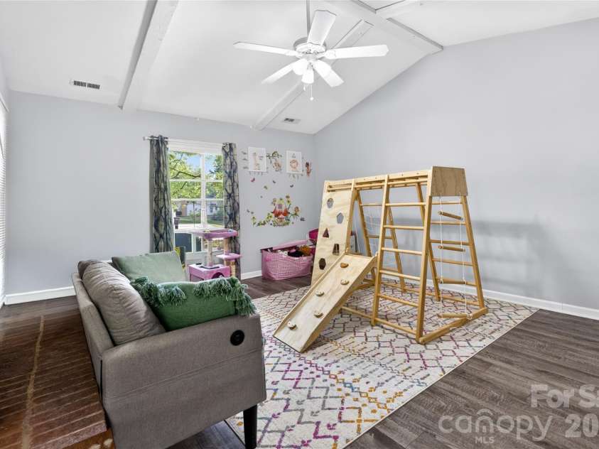 5200 Barrington Drive, Charlotte, NC 28215.  MLS# CAR4369959, YatesRealty ID 17278. 
