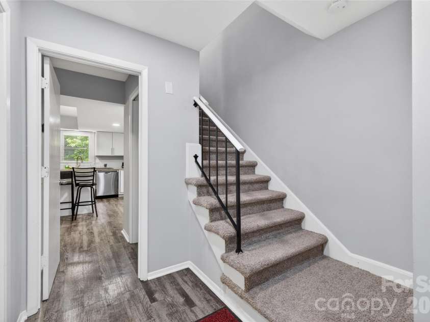 5200 Barrington Drive, Charlotte, NC 28215.  MLS# CAR4369959, YatesRealty ID 17278. 