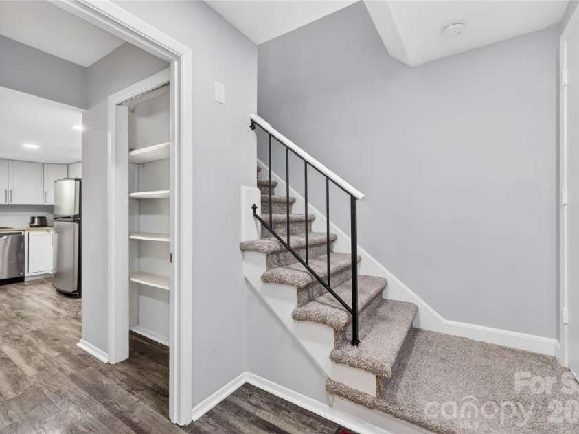 5200 Barrington Drive, Charlotte, NC 28215.  MLS# CAR4369959, YatesRealty ID 17278. 