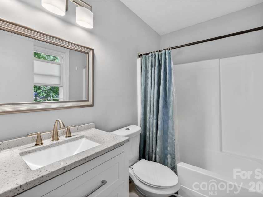 5200 Barrington Drive, Charlotte, NC 28215.  MLS# CAR4369959, YatesRealty ID 17278. 