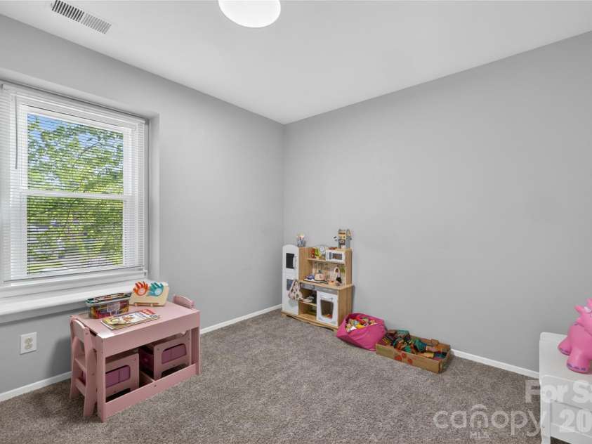 5200 Barrington Drive, Charlotte, NC 28215.  MLS# CAR4369959, YatesRealty ID 17278. 