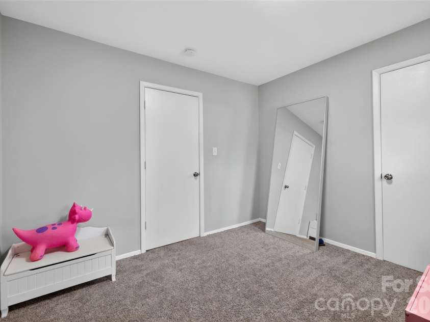5200 Barrington Drive, Charlotte, NC 28215.  MLS# CAR4369959, YatesRealty ID 17278. 