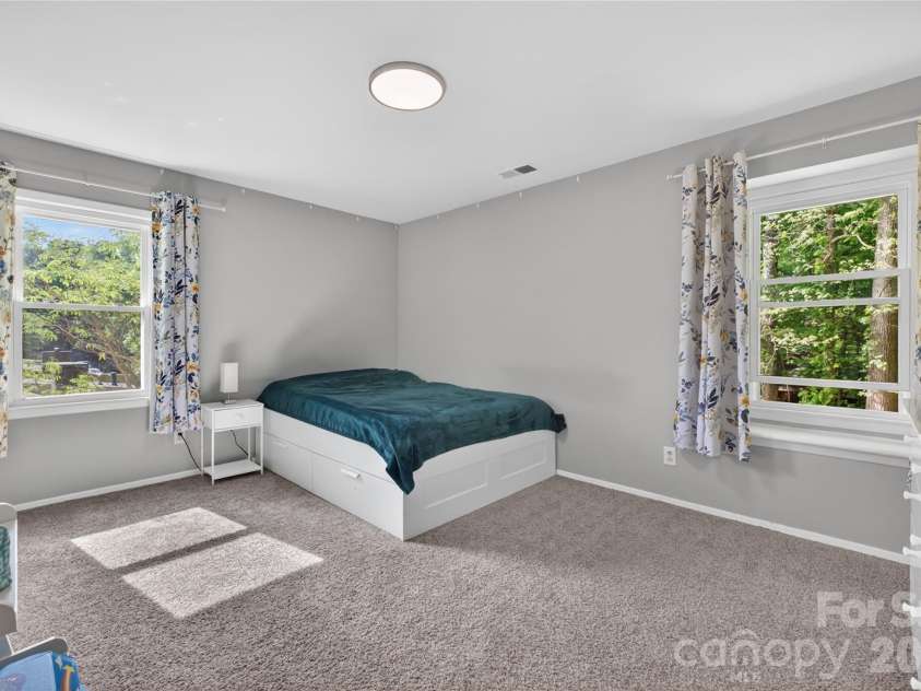 5200 Barrington Drive, Charlotte, NC 28215.  MLS# CAR4369959, YatesRealty ID 17278. 