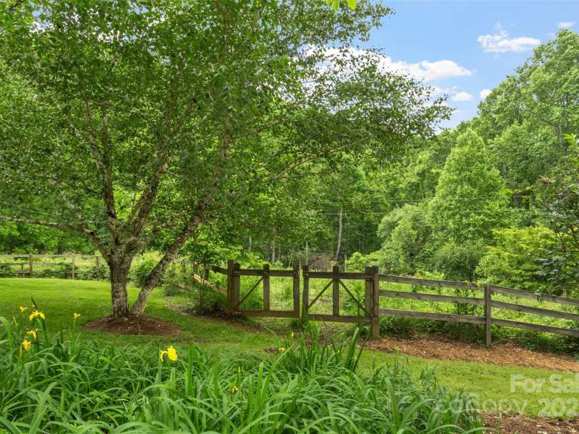 11820 State Highway 197 None, Burnsville, NC 28714.  MLS# CAR4264964, YatesRealty ID 17279. 