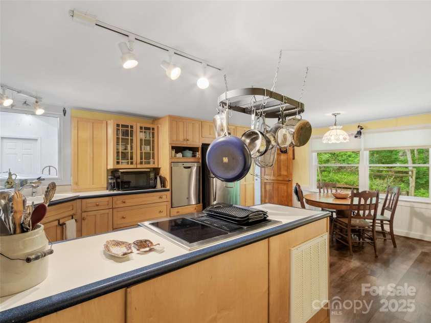 11820 State Highway 197 None, Burnsville, NC 28714.  MLS# CAR4264964, YatesRealty ID 17279. 