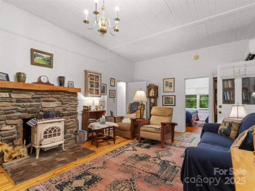 11820 State Highway 197 None, Burnsville, NC 28714.  MLS# CAR4264964, YatesRealty ID 17279. Family room