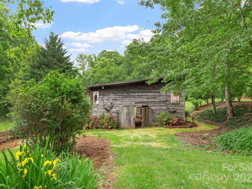 11820 State Highway 197 None, Burnsville, NC 28714.  MLS# CAR4264964, YatesRealty ID 17279. Front view of barn