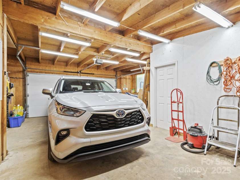 11820 State Highway 197 None, Burnsville, NC 28714.  MLS# CAR4264964, YatesRealty ID 17279. Garage