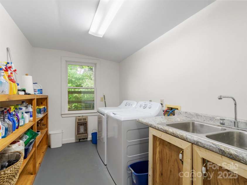 11820 State Highway 197 None, Burnsville, NC 28714.  MLS# CAR4264964, YatesRealty ID 17279. Laundry