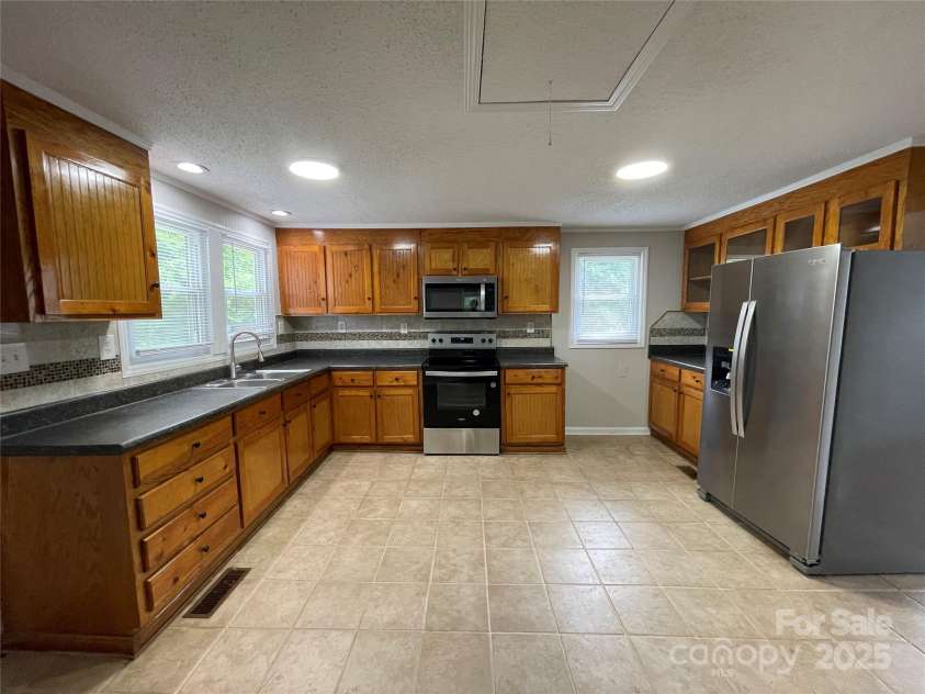 1404 Linwood Road, Gastonia, NC 28052.  MLS# CAR4217873, YatesRealty ID 17281. 