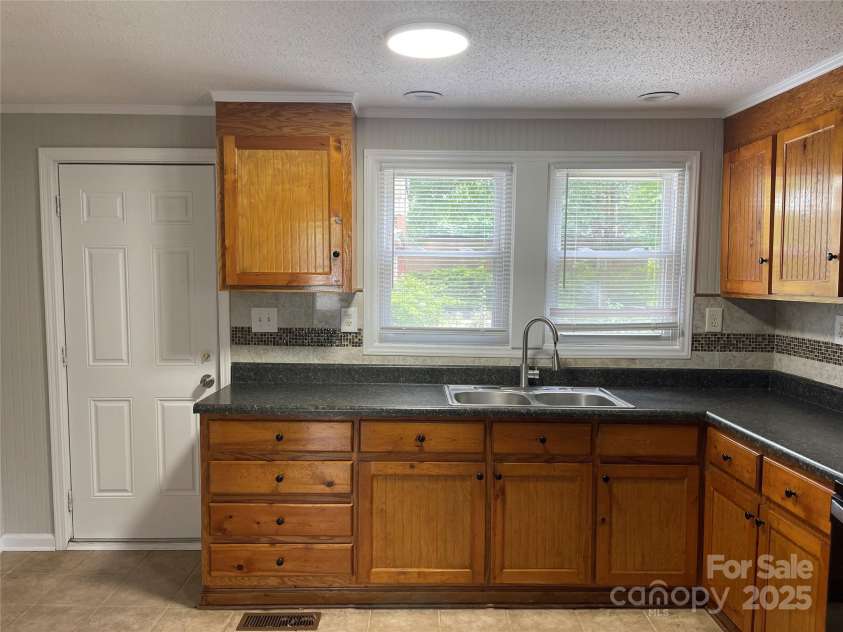 1404 Linwood Road, Gastonia, NC 28052.  MLS# CAR4217873, YatesRealty ID 17281. 