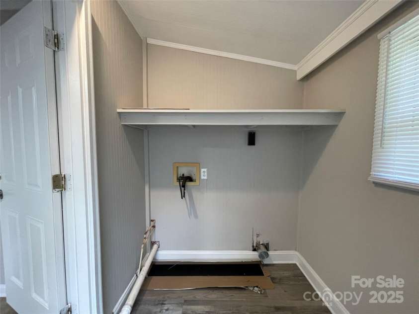1404 Linwood Road, Gastonia, NC 28052.  MLS# CAR4217873, YatesRealty ID 17281. 