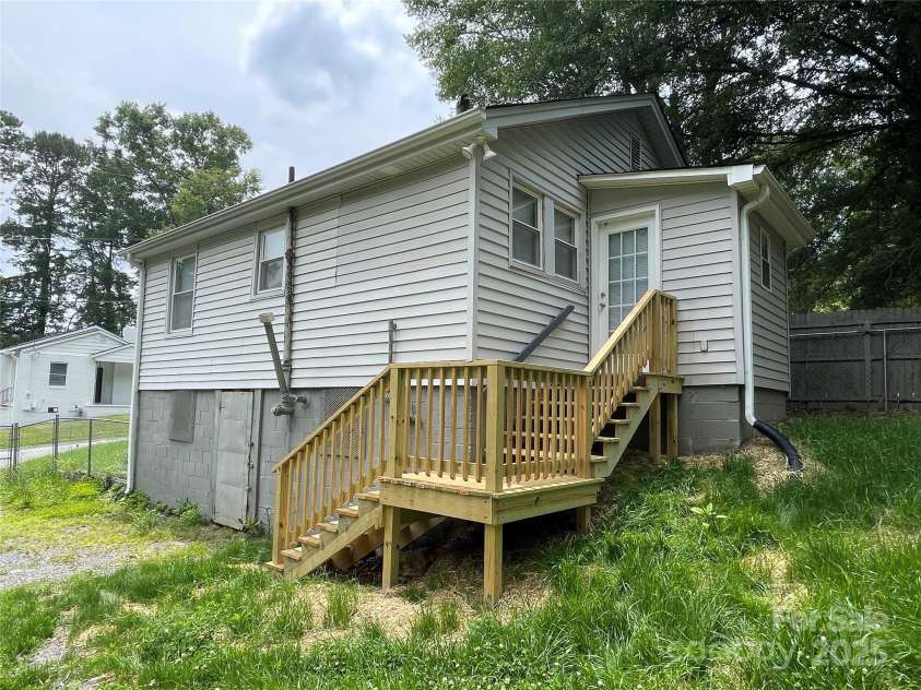 1404 Linwood Road, Gastonia, NC 28052.  MLS# CAR4217873, YatesRealty ID 17281. 