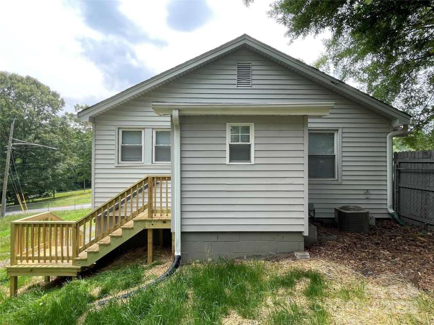 1404 Linwood Road, Gastonia, NC 28052.  MLS# CAR4217873, YatesRealty ID 17281. 