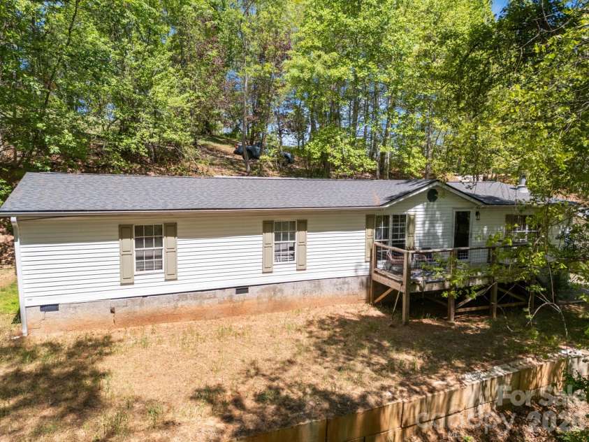 25 Weaver Lane, Black Mountain, NC 28711.  MLS# CAR4374835, YatesRealty ID 17281. 