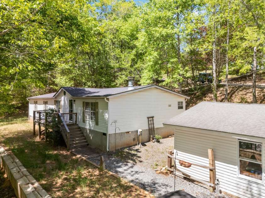 25 Weaver Lane, Black Mountain, NC 28711.  MLS# CAR4374835, YatesRealty ID 17281. 