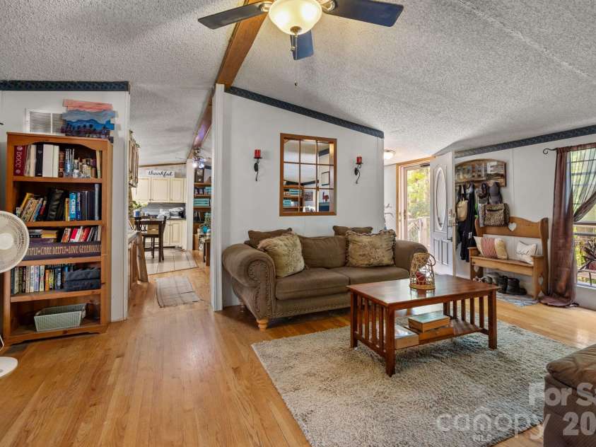25 Weaver Lane, Black Mountain, NC 28711.  MLS# CAR4374835, YatesRealty ID 17281. 