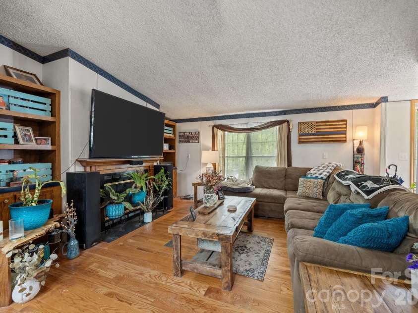 25 Weaver Lane, Black Mountain, NC 28711.  MLS# CAR4374835, YatesRealty ID 17281. 